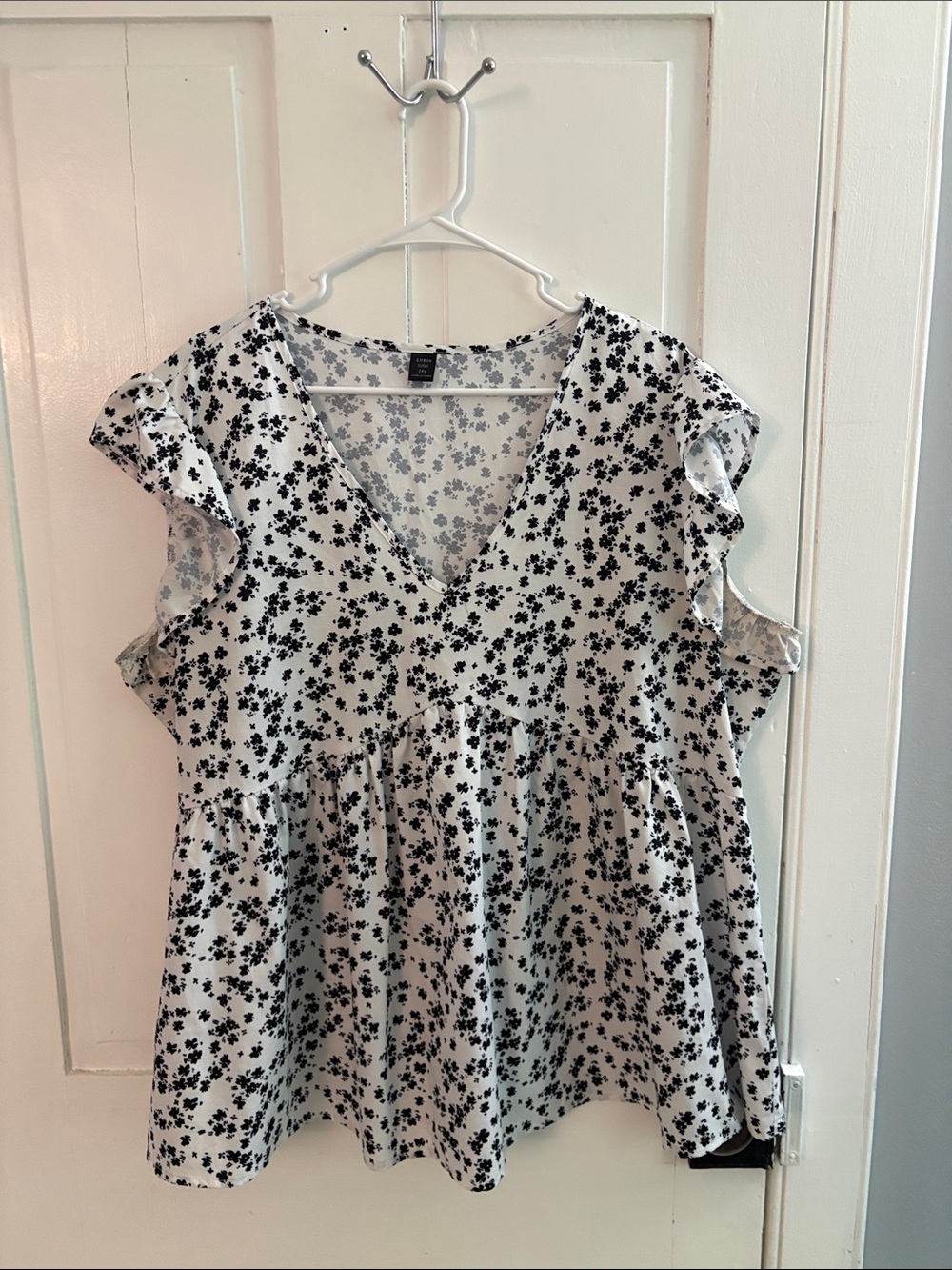 SHEIN Black on White Floral V-Neck Ruffle Sleeve Peplum Top